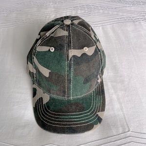 NWT Camo Women’s Baseball Hat